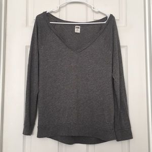 5/$20💙 Gray VS PINK shirt